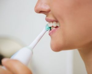 FOTO Ce se ascunde în spatele caracteristicilor speciale pentru periuțele de dinți electrice?